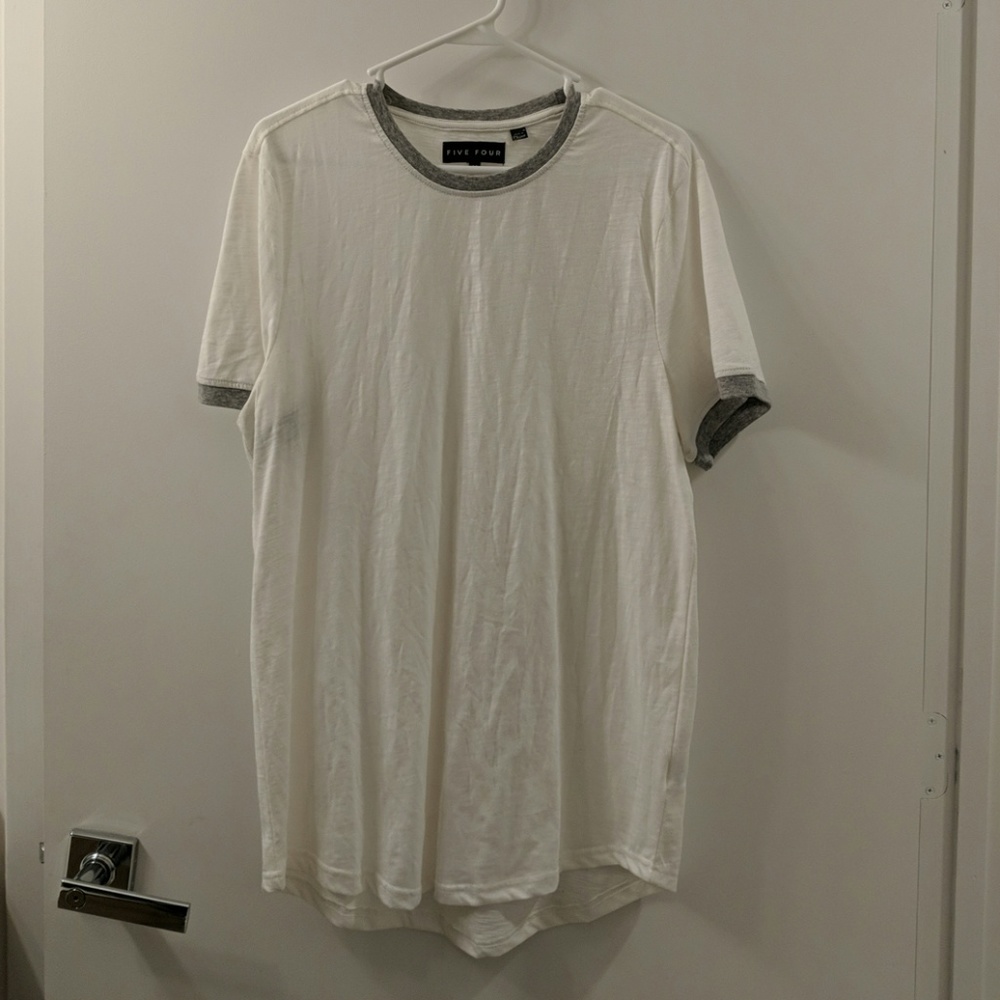 White short sleeve tee
